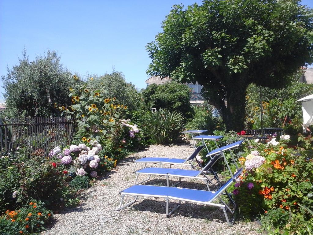 Villa Ortensia Aci Castello Esterno foto